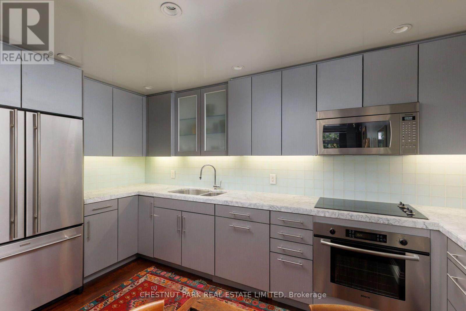 #322 1 BENVENUTO PLACE - 24
