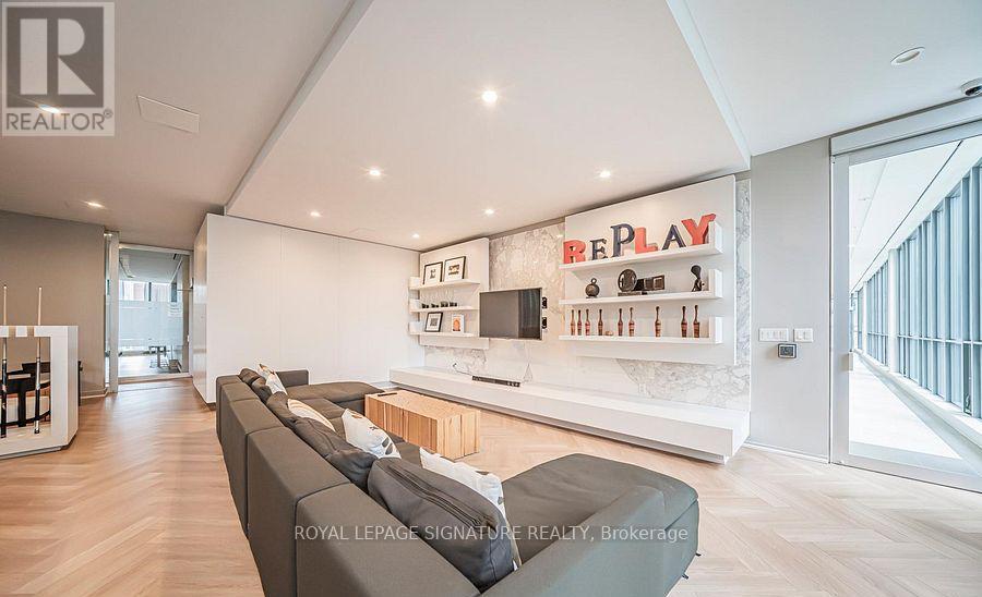 #202 8 CHARLOTTE STREET - Image 37