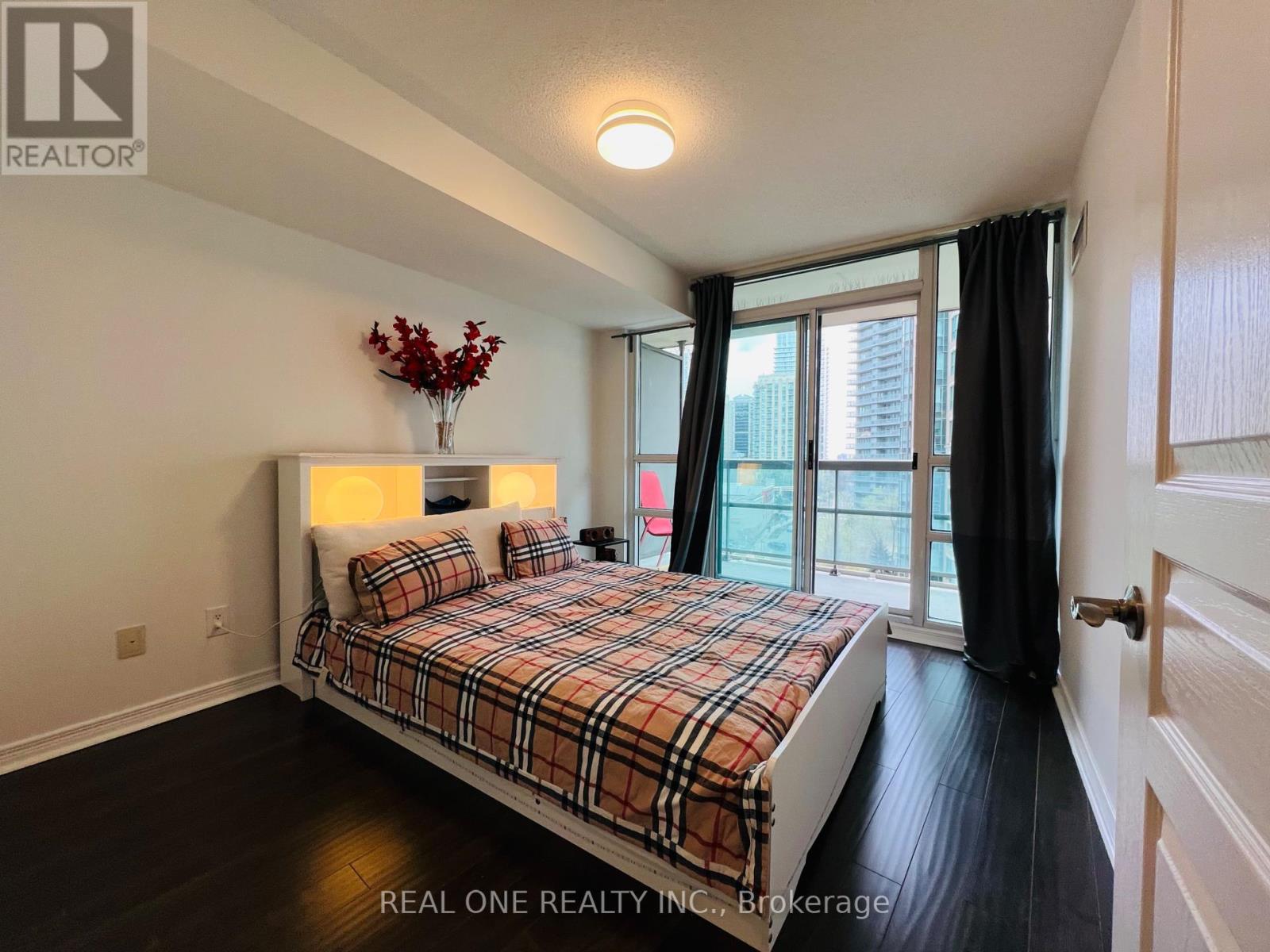 #801 503 BEECROFT ROAD - 21