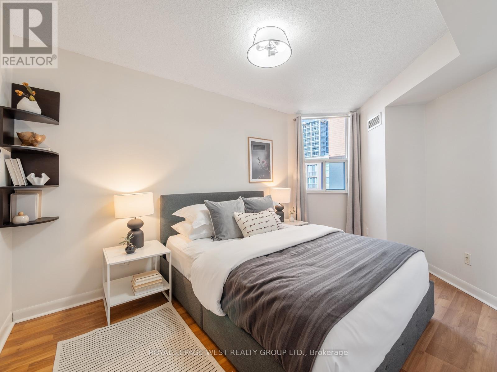 313 Richmond Street East — photo 32