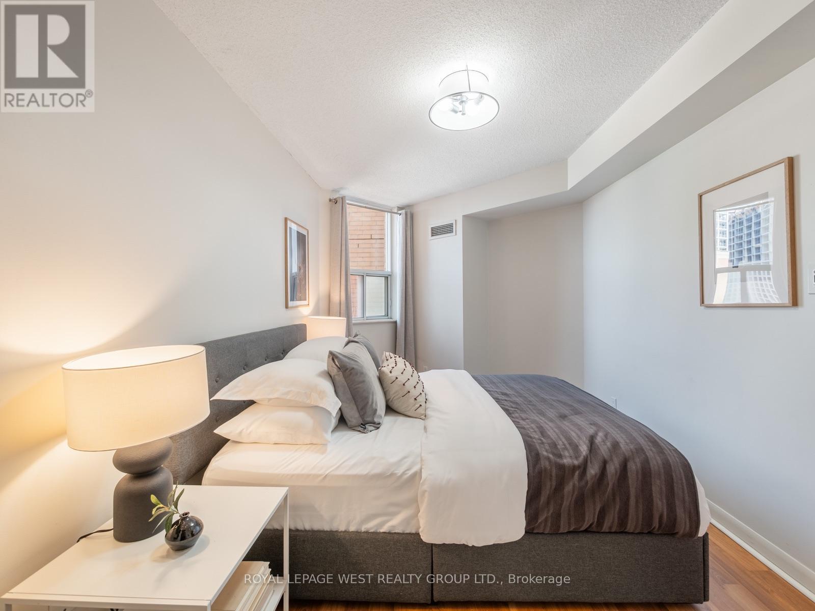 313 Richmond Street East — photo 33