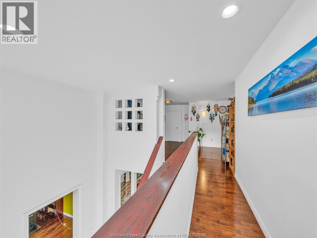 1098 STONEYBROOK CRESCENT - 15