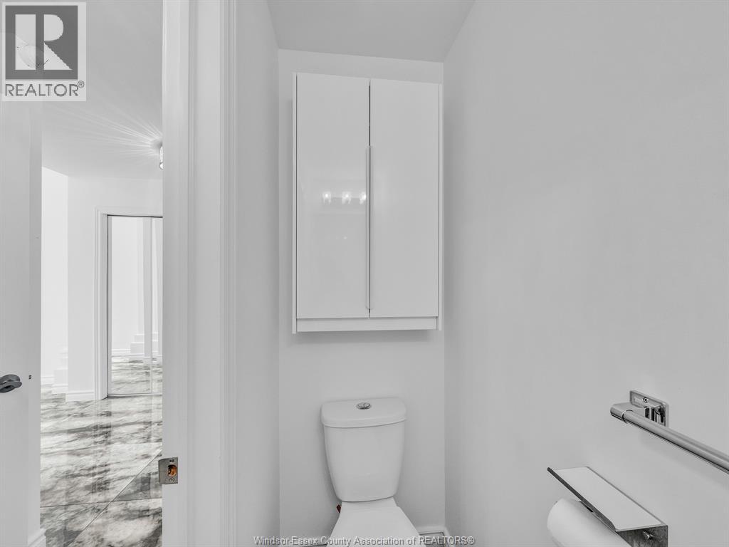 1098 STONEYBROOK CRESCENT - 23