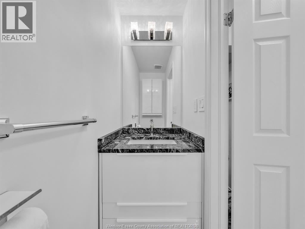 1098 STONEYBROOK CRESCENT - 24