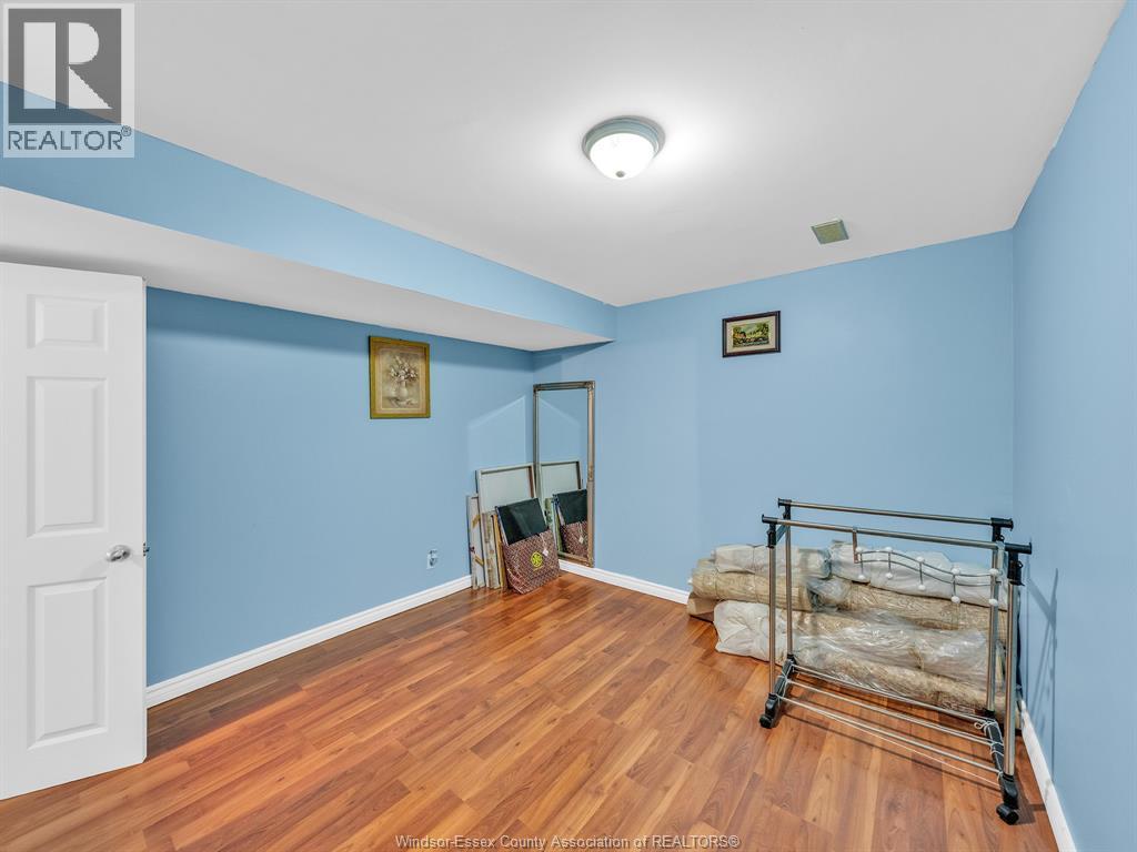 1098 STONEYBROOK CRESCENT - 45