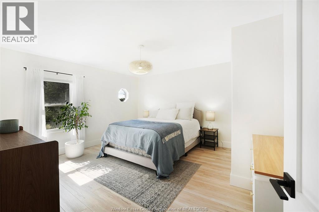 1092 MONMOUTH - 18