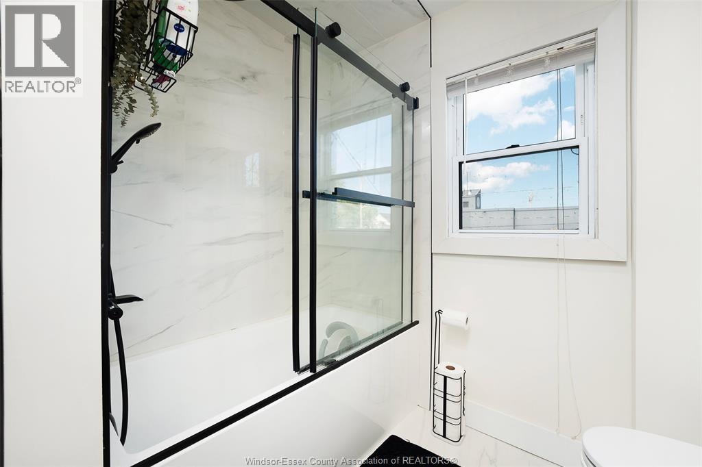 1092 MONMOUTH - 23