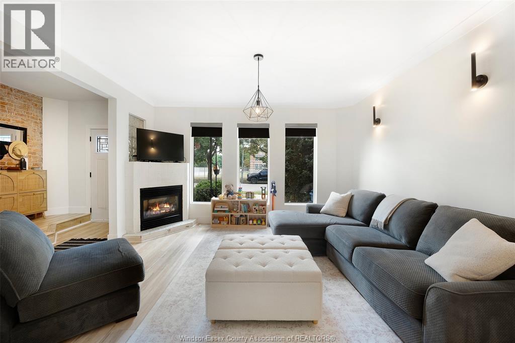 1092 MONMOUTH - 7