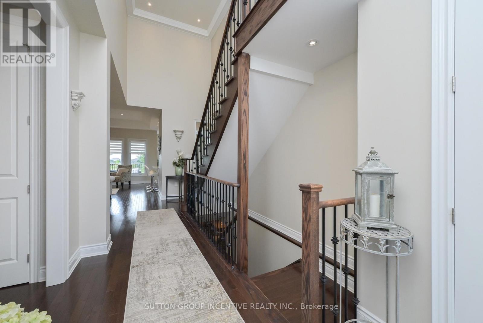 4 WESTMOUNT DRIVE - 28