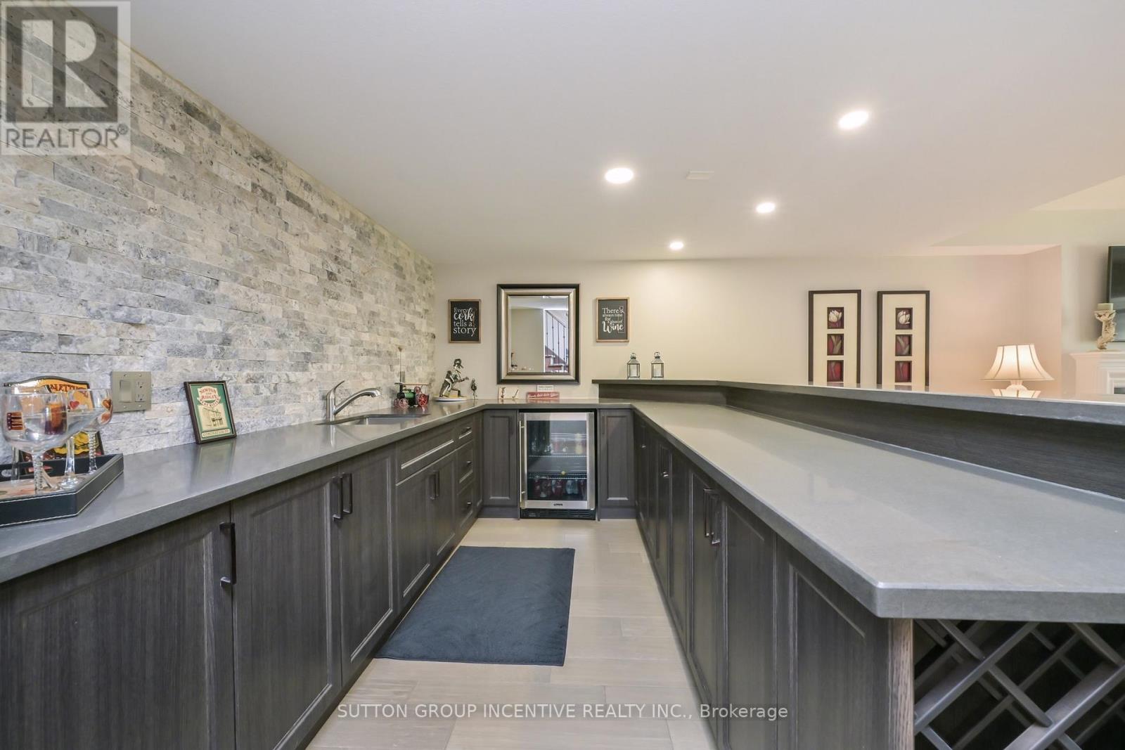 4 WESTMOUNT DRIVE - Image 32