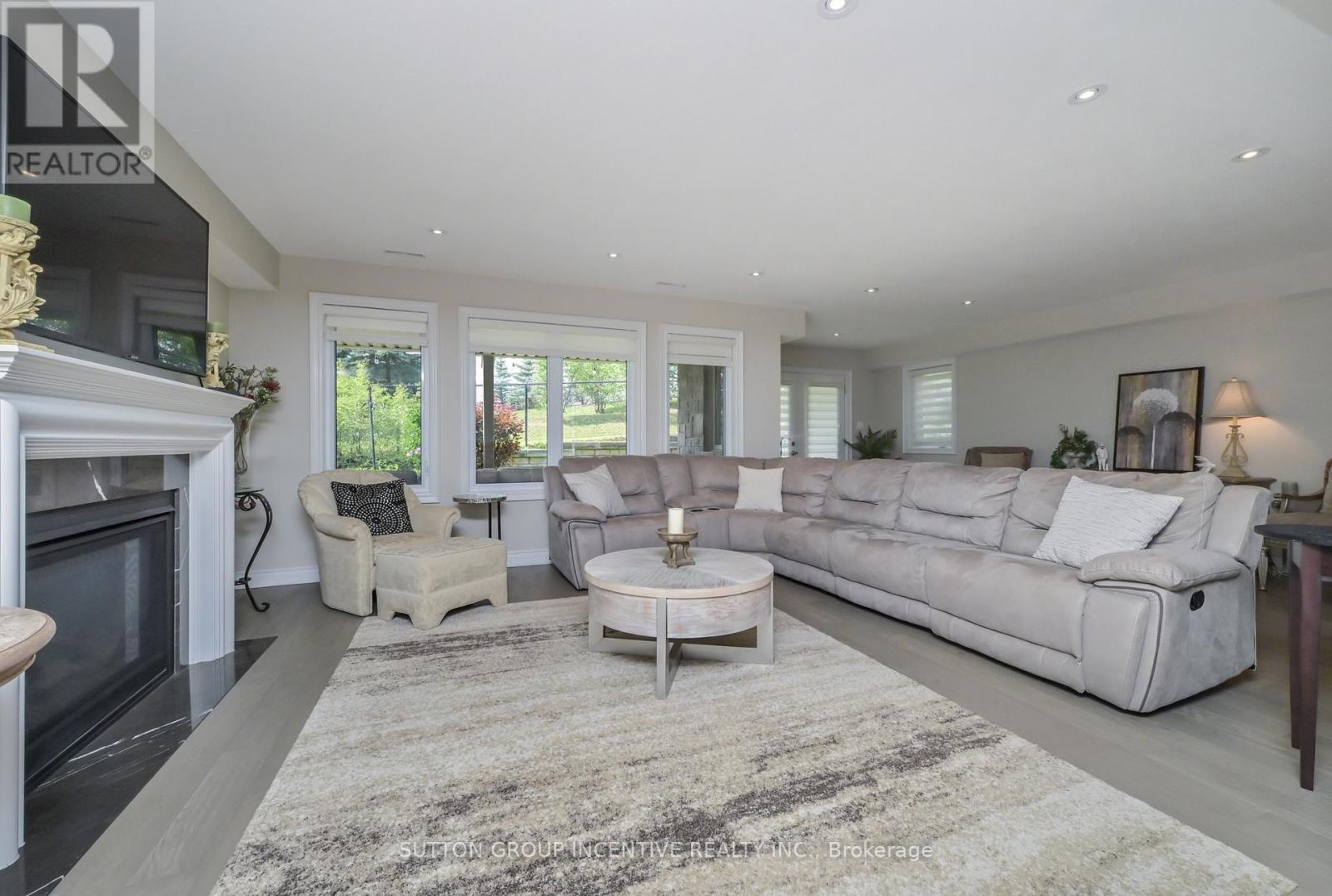 4 WESTMOUNT DRIVE - 34