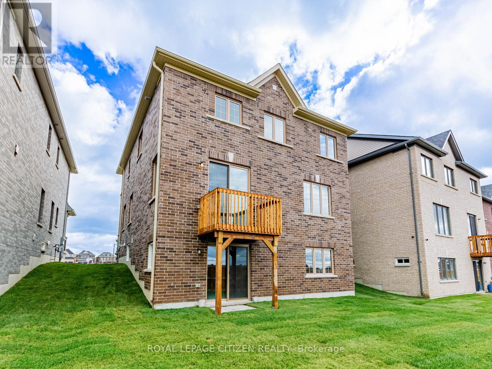 63 FENN CRESCENT - 40