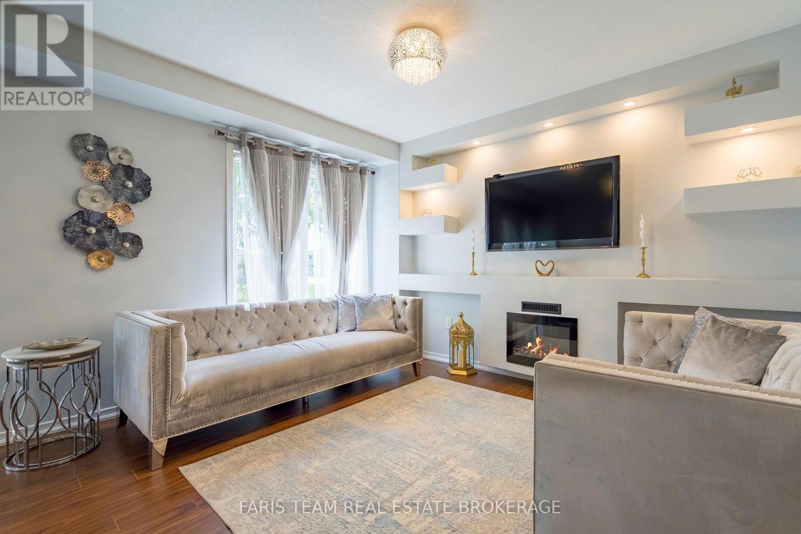 #48 75 PRINCE WILLIAM WAY - 12