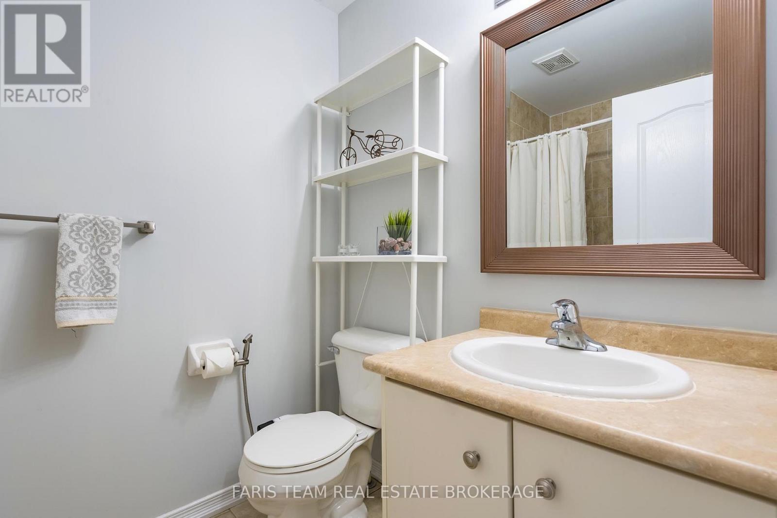 #48 75 PRINCE WILLIAM WAY - 21