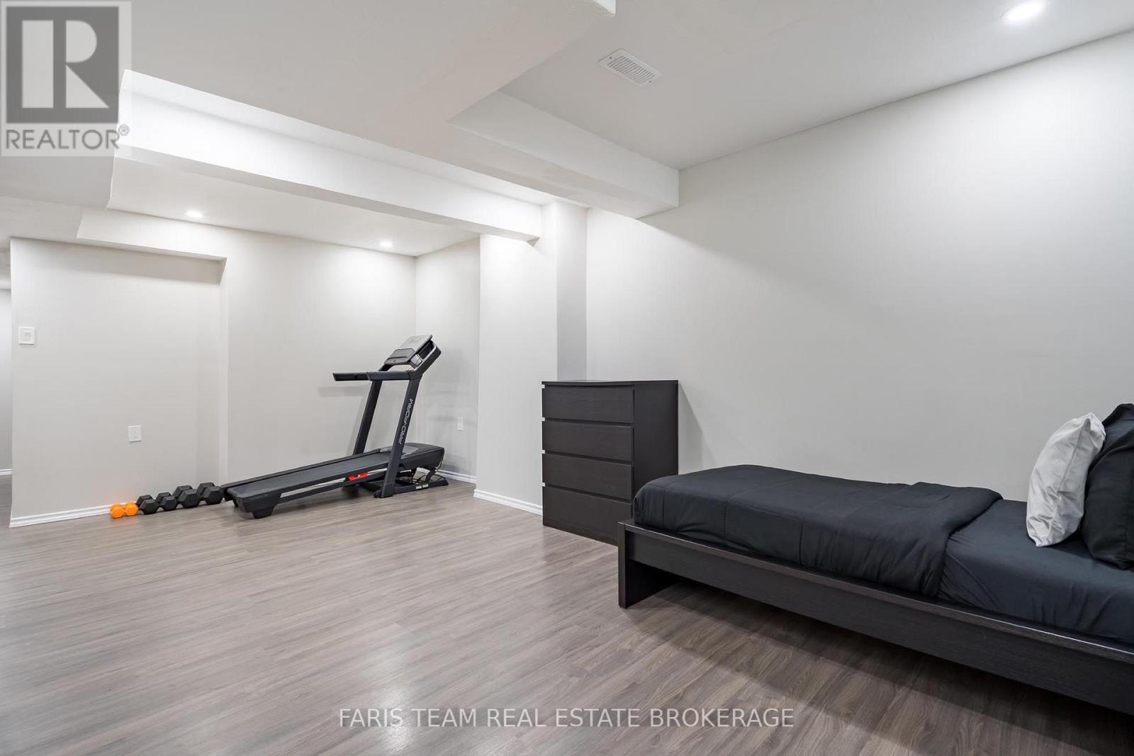 #48 75 PRINCE WILLIAM WAY - 23