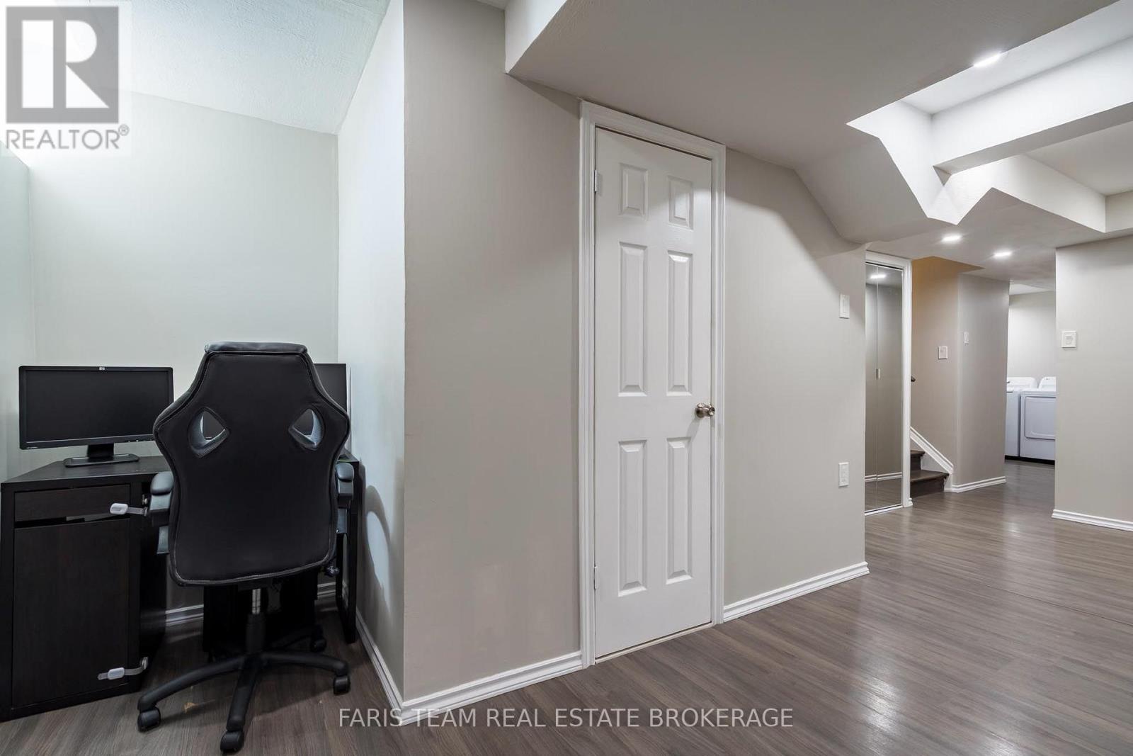 #48 75 PRINCE WILLIAM WAY - 24