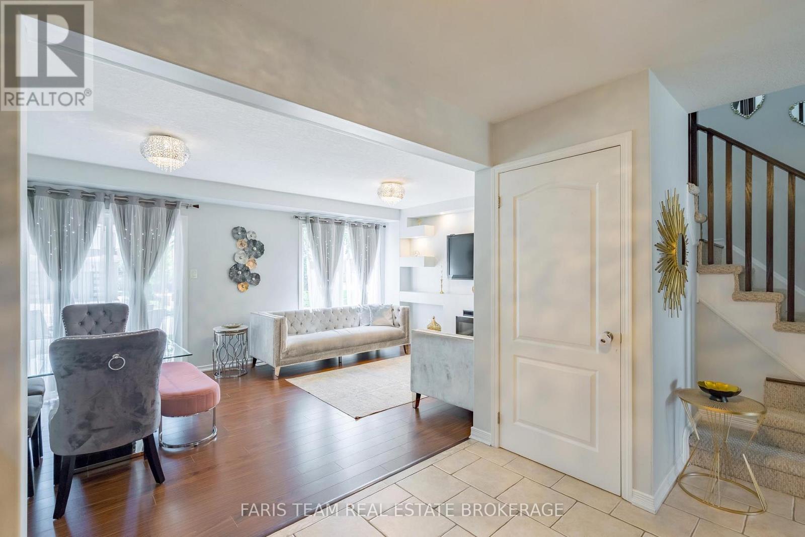 #48 75 PRINCE WILLIAM WAY - 9