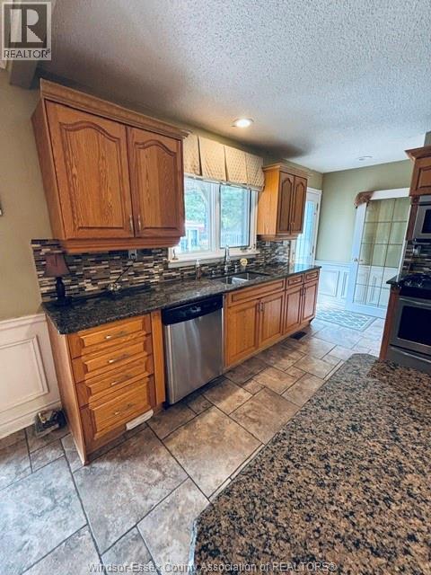 8285 MALDEN ROAD - 23