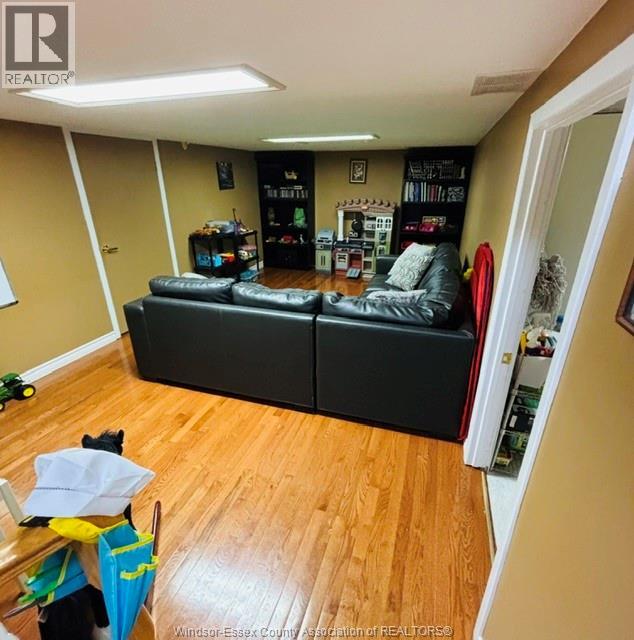 8285 MALDEN ROAD - Image 36