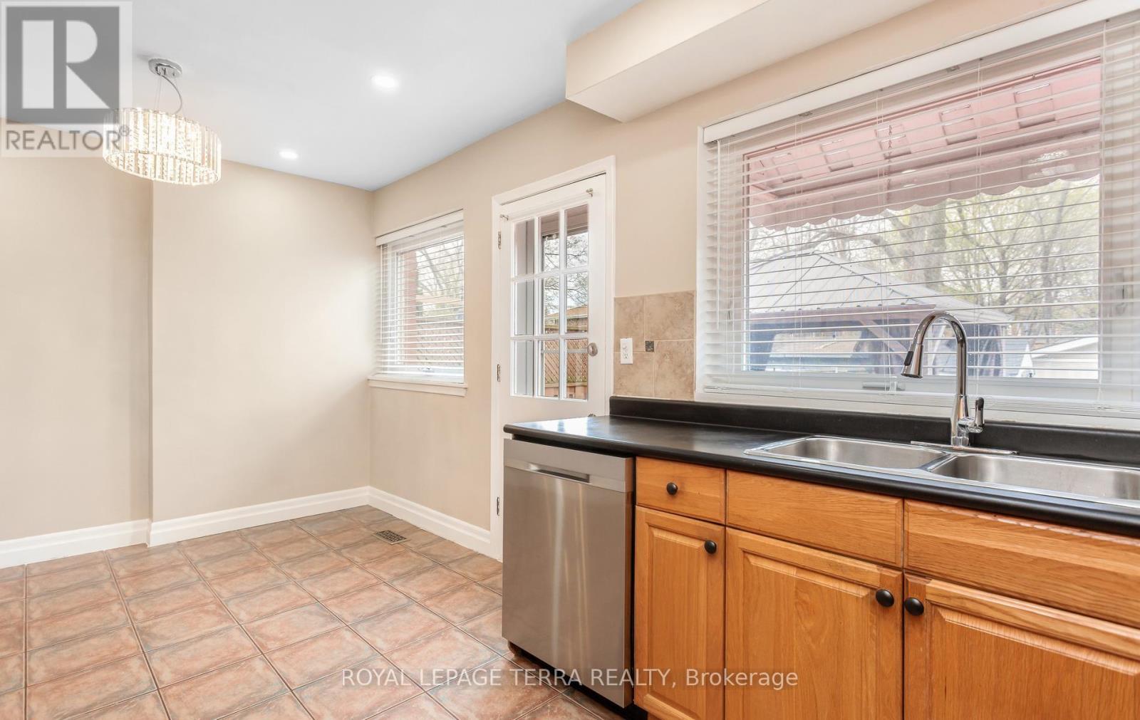 2475 BROOKHURST ROAD - Image 9