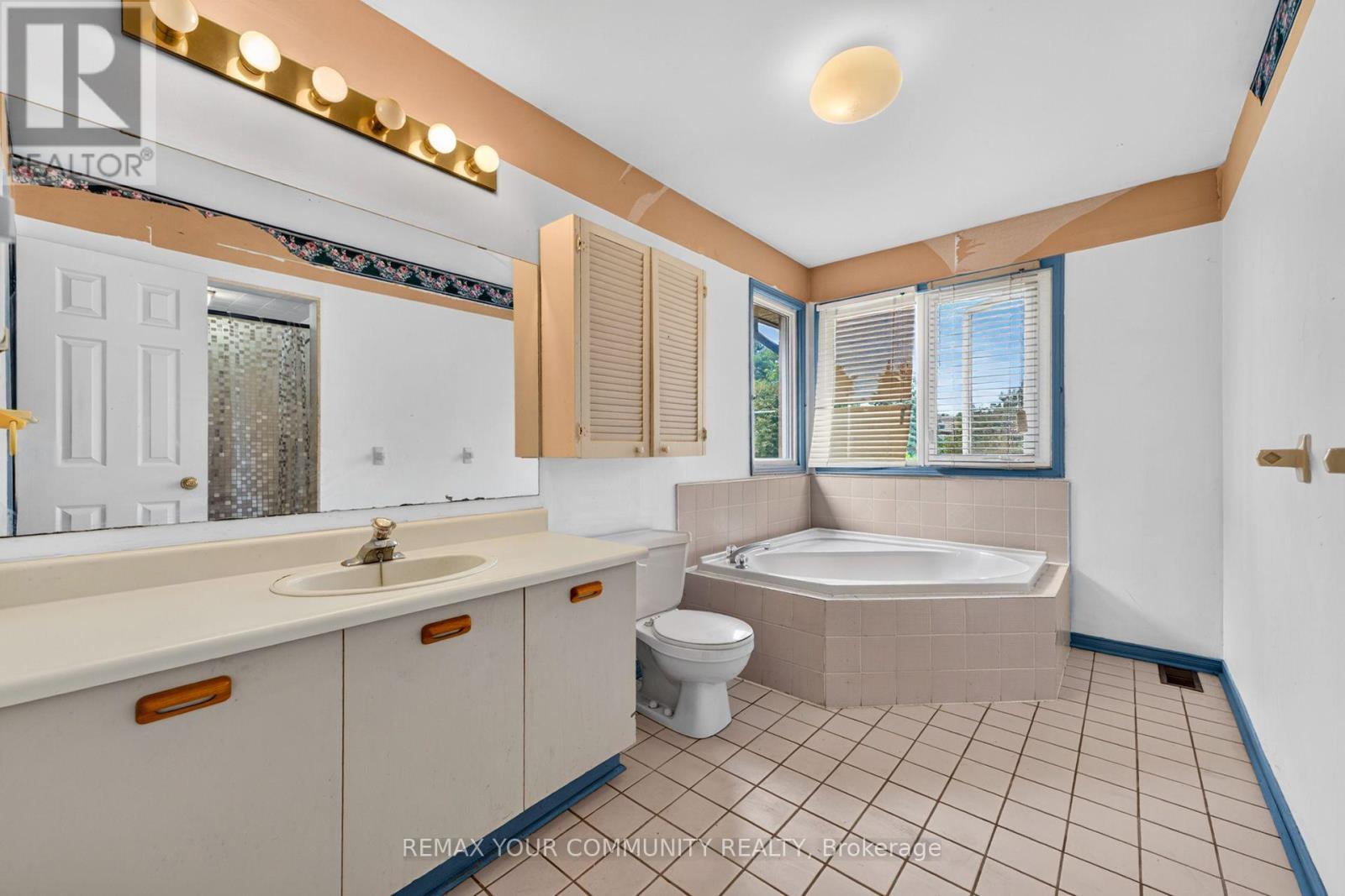 74 RICHVALE DRIVE - 16