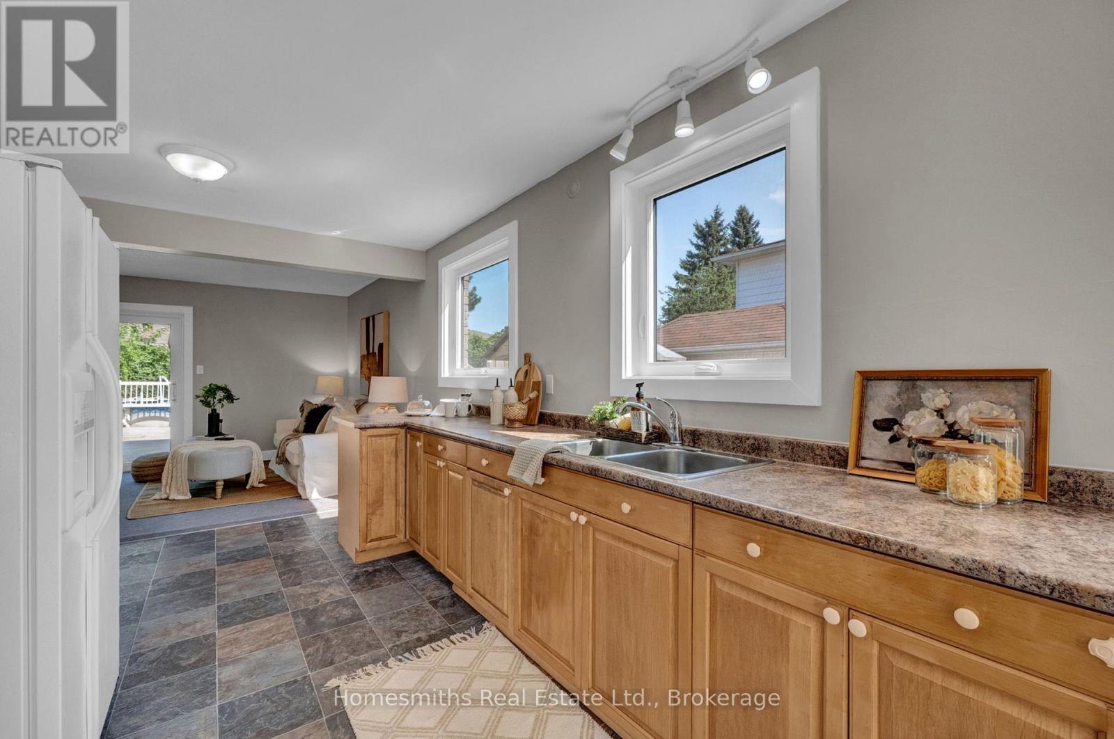 44 LOSCOMBE DRIVE - Image 5