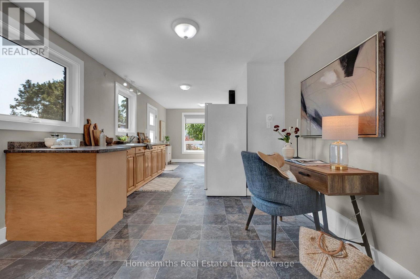 44 LOSCOMBE DRIVE - 8