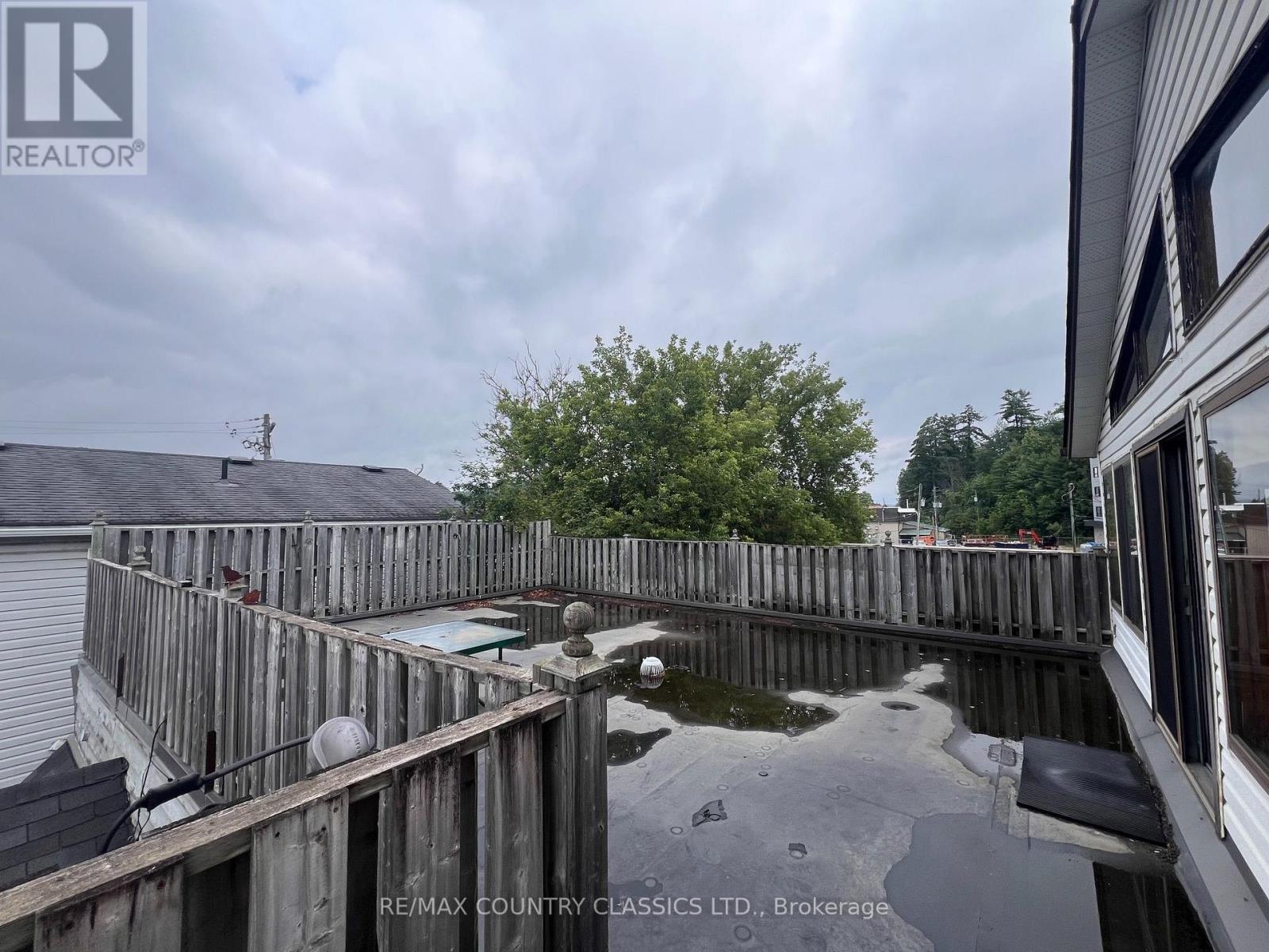 10 - 12 FLINT AVENUE - 24