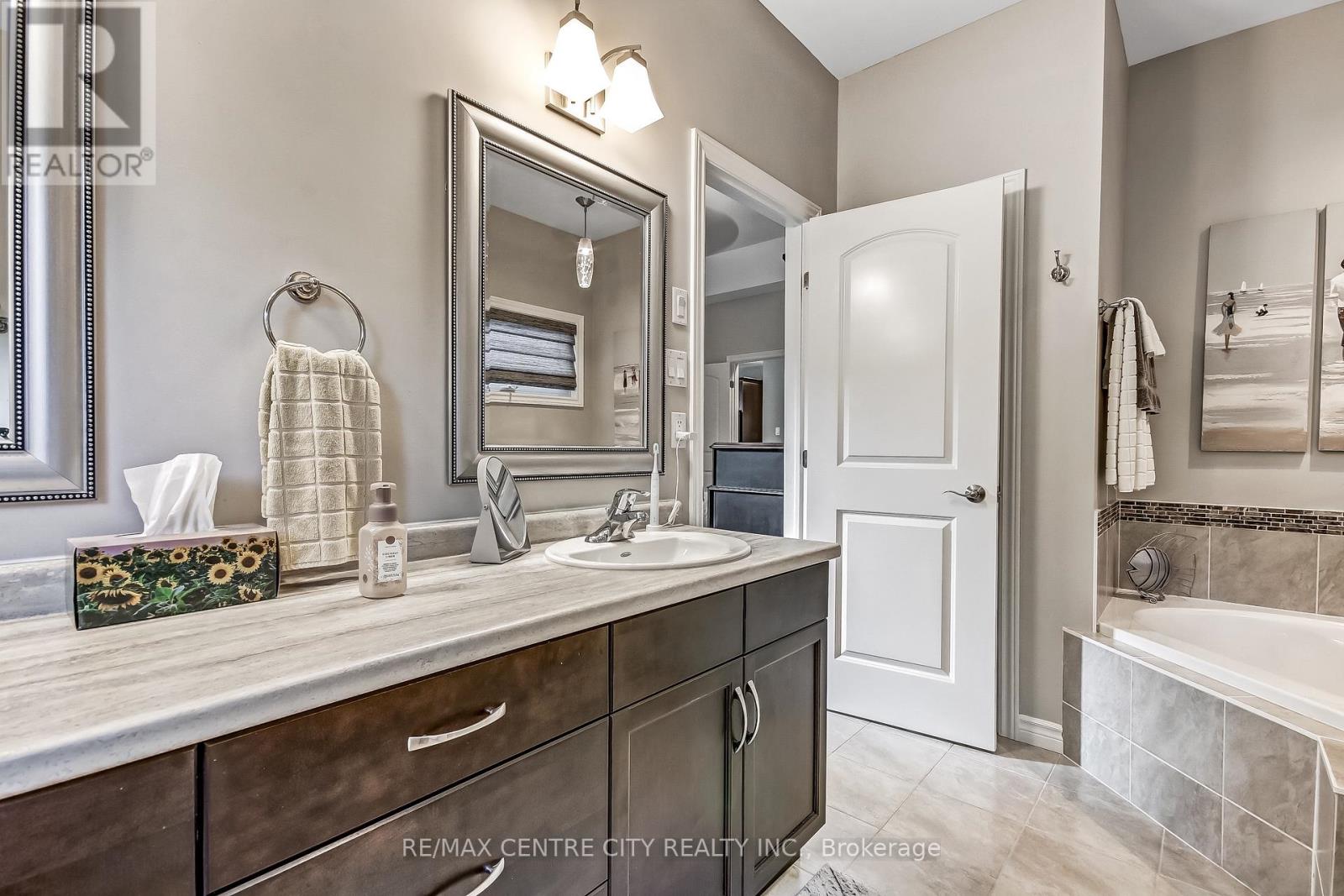 20 ENSLEY PLACE - Image 17