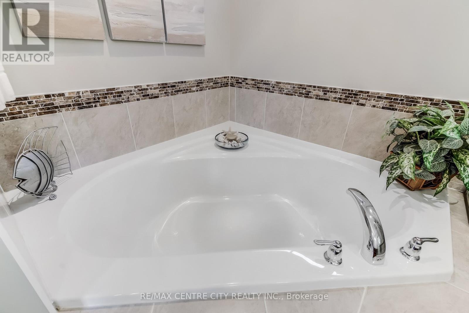 20 ENSLEY PLACE - Image 20