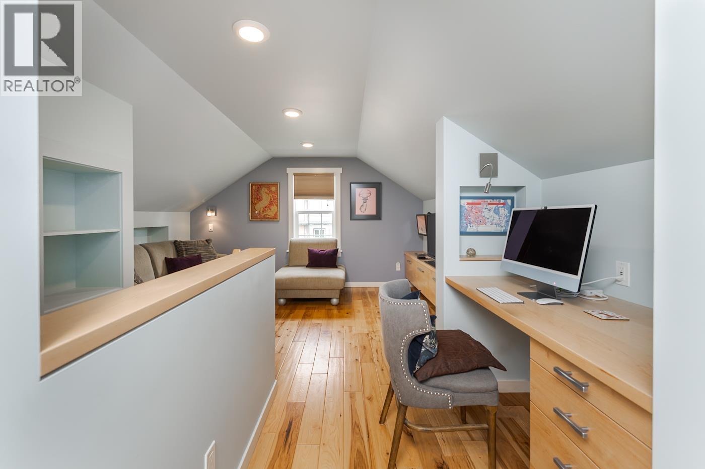 2212 MCBRIDE CRESCENT - 25