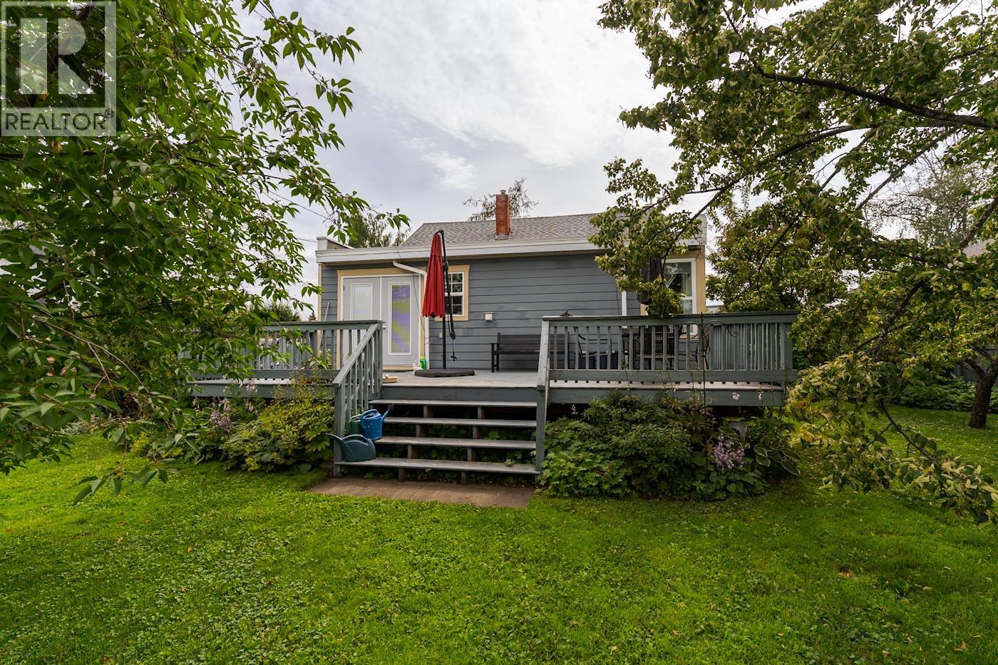 2212 MCBRIDE CRESCENT - 38