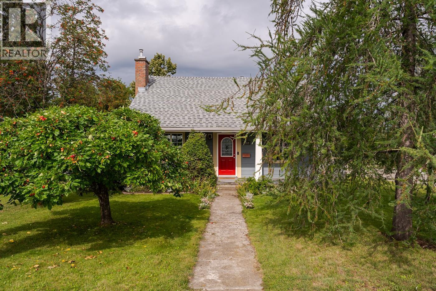 2212 MCBRIDE CRESCENT - 39