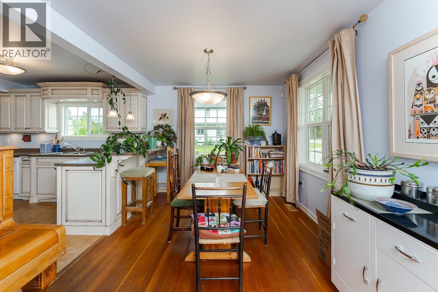 2212 MCBRIDE CRESCENT - 9