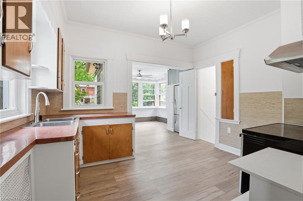 167 BALMORAL Avenue S - 11