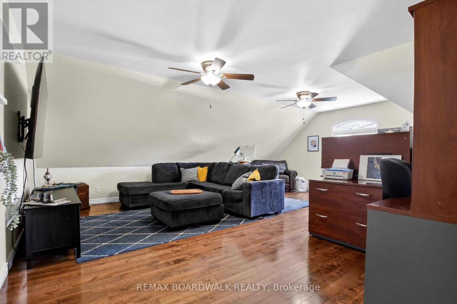 375 QUARTZ AVENUE - Image 15