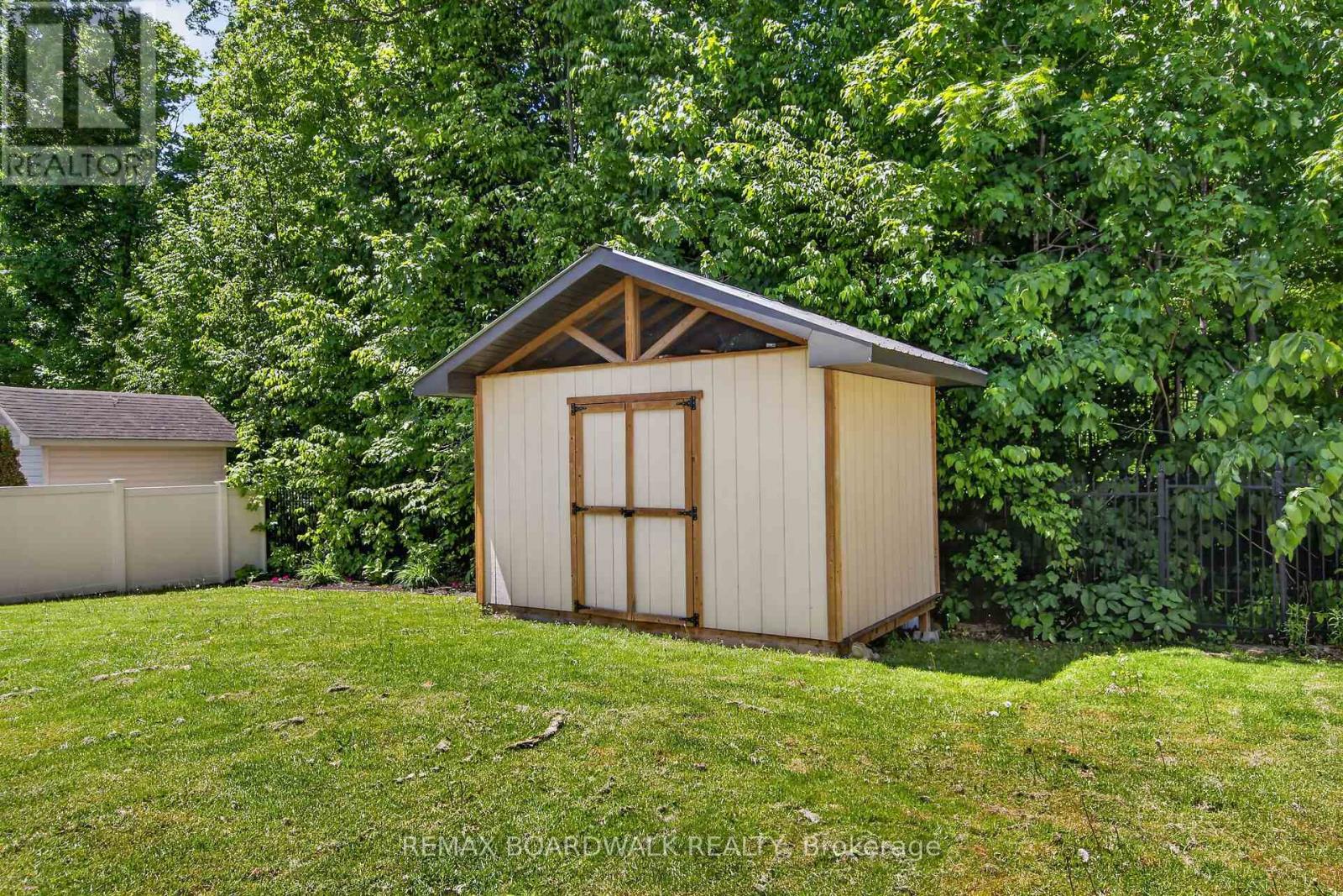 375 QUARTZ AVENUE - Image 30