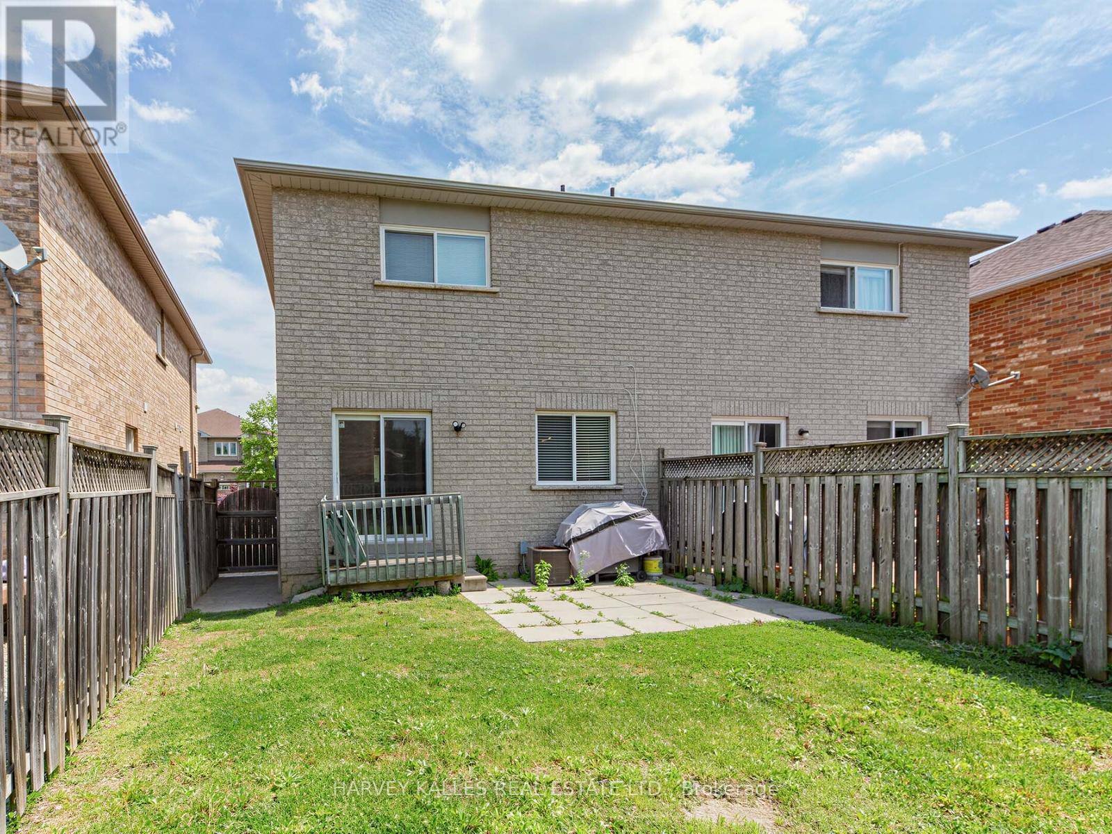 40 BLACKTHORN DRIVE - 33