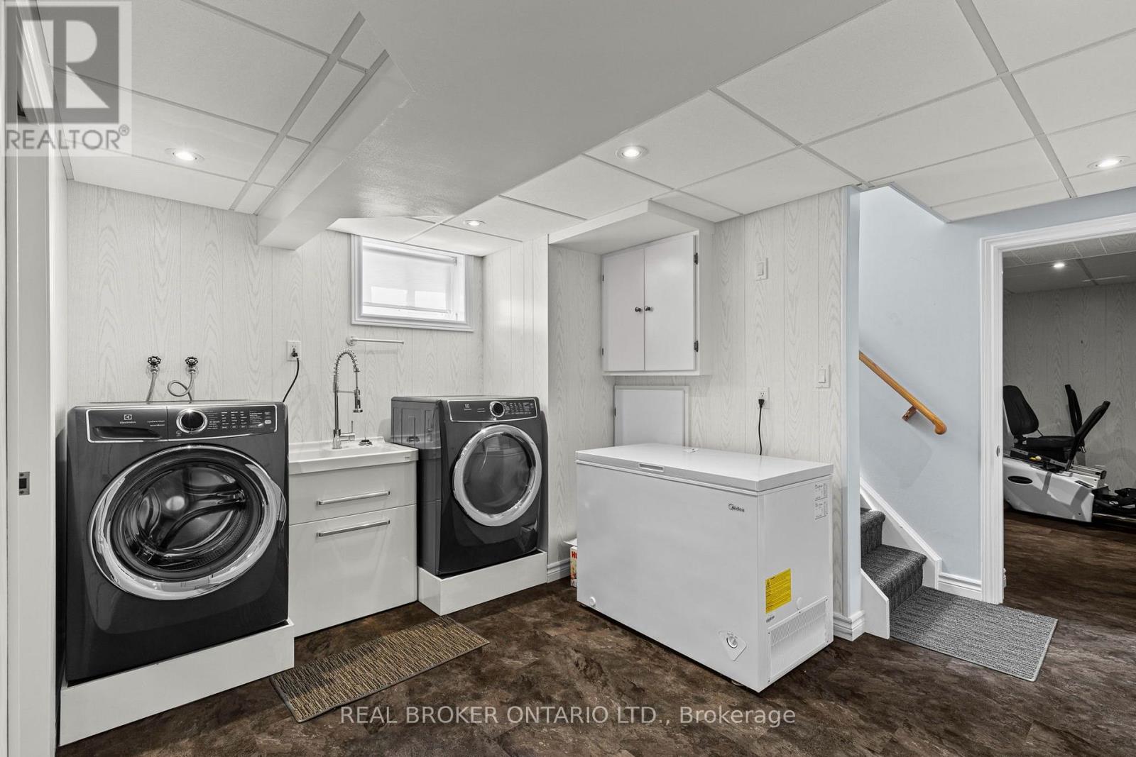 26 CARLTON STREET - Image 34