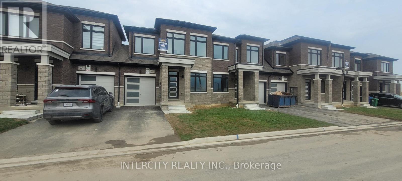 65 TAPSCOTT CRESCENT - 1