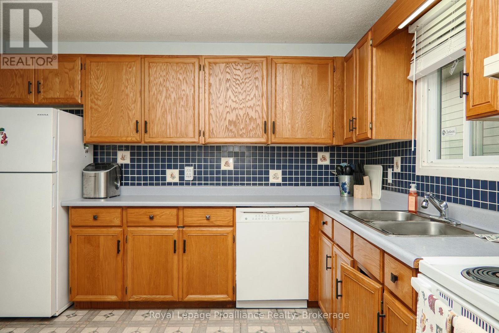 5 VAN ALSTINE DRIVE - 19