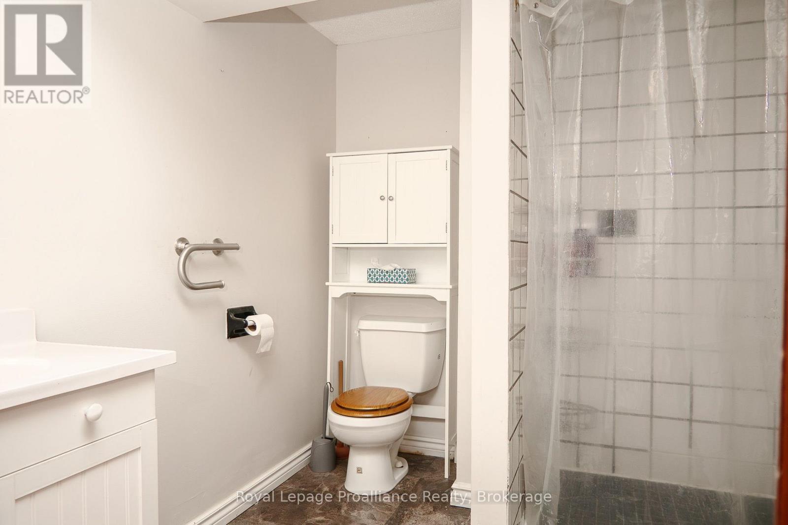 5 VAN ALSTINE DRIVE - Image 36