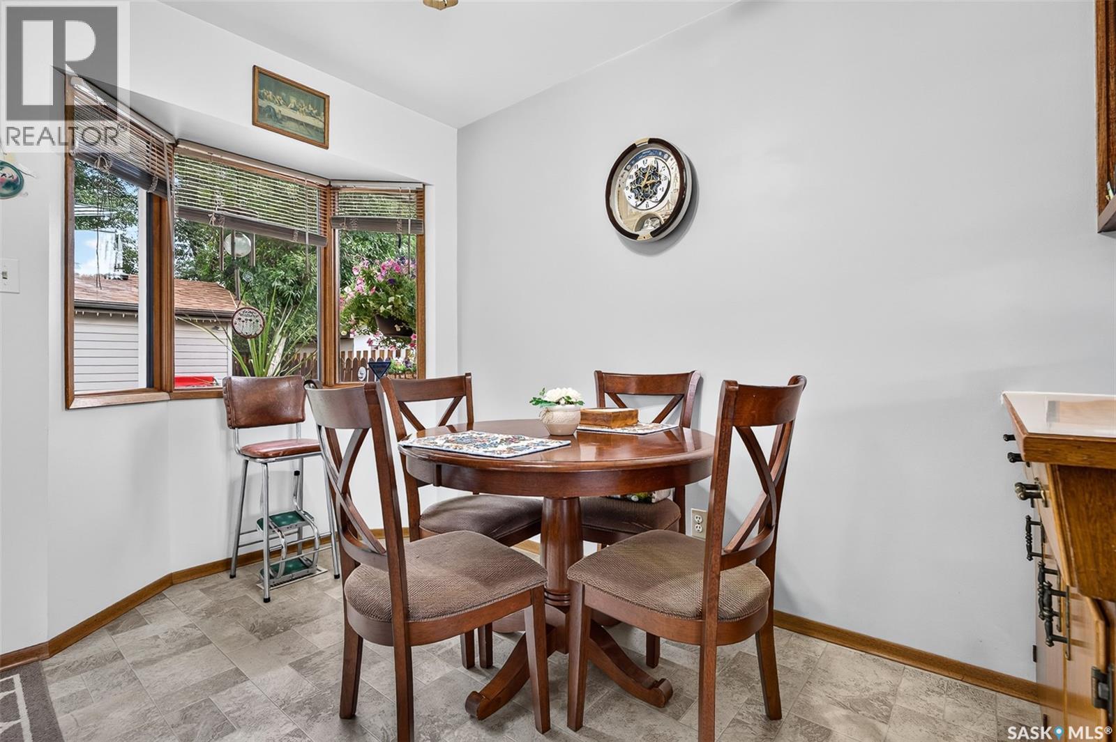 919 Holdsworth CRESCENT - Image 12