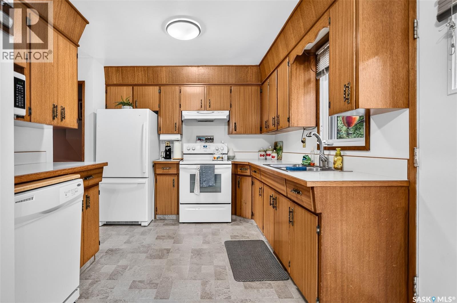 919 Holdsworth CRESCENT - Image 16