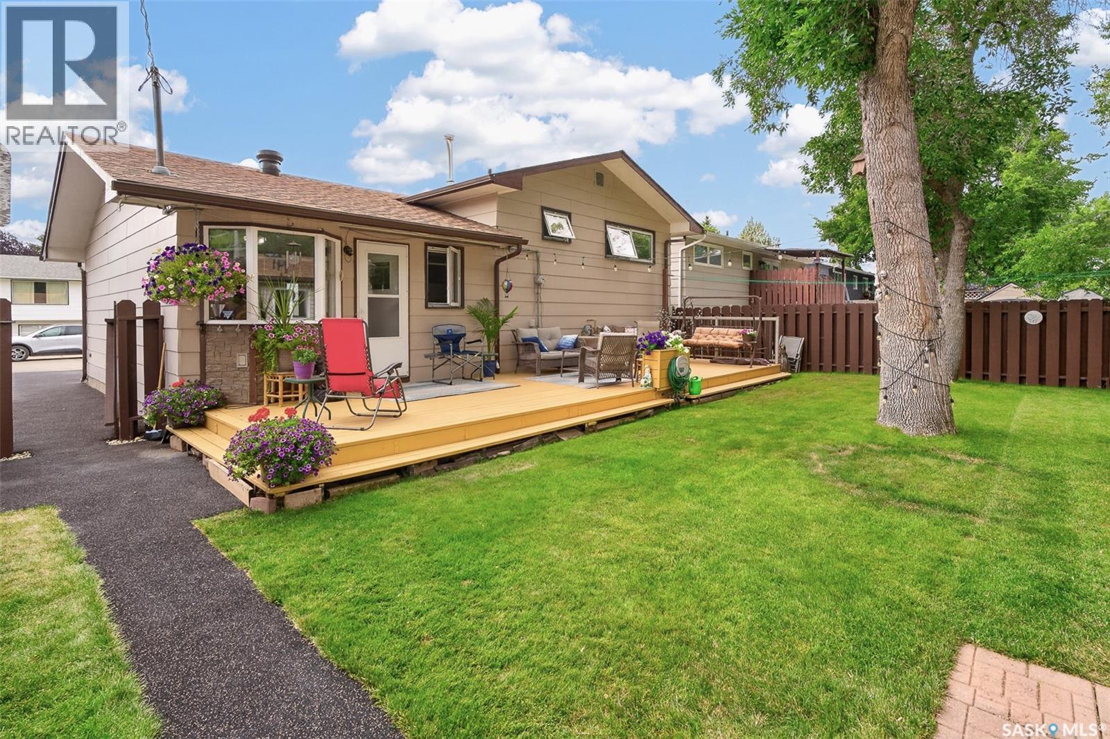 919 Holdsworth CRESCENT - 49