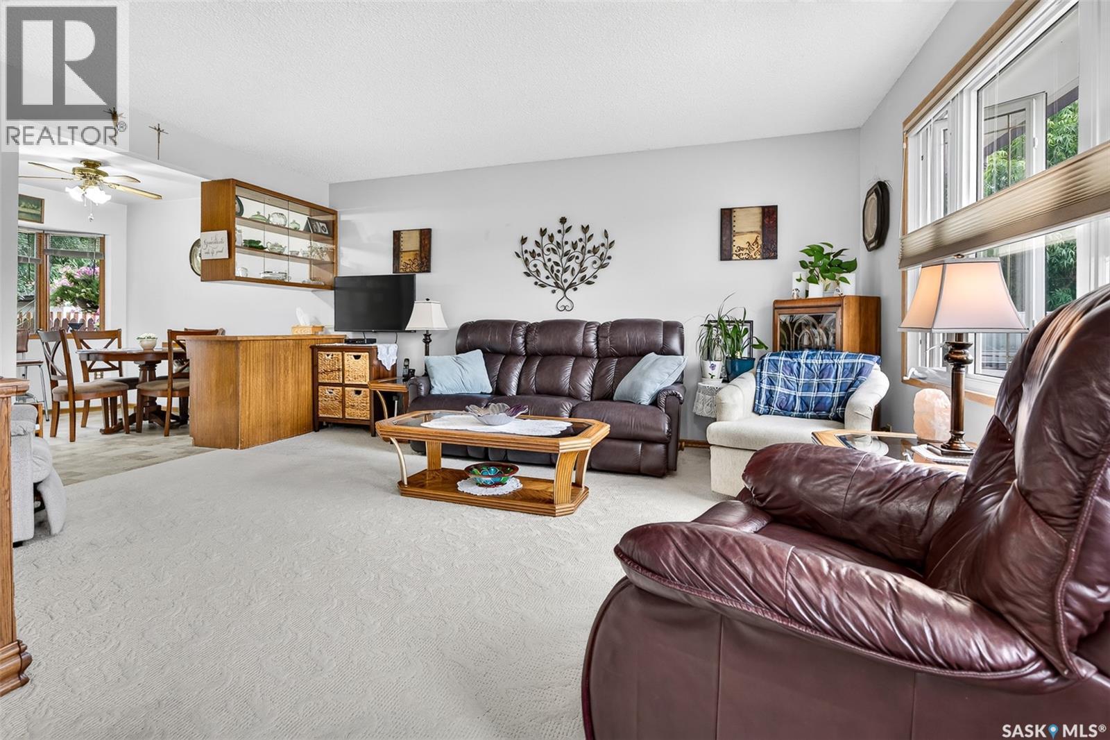 919 Holdsworth CRESCENT - 7
