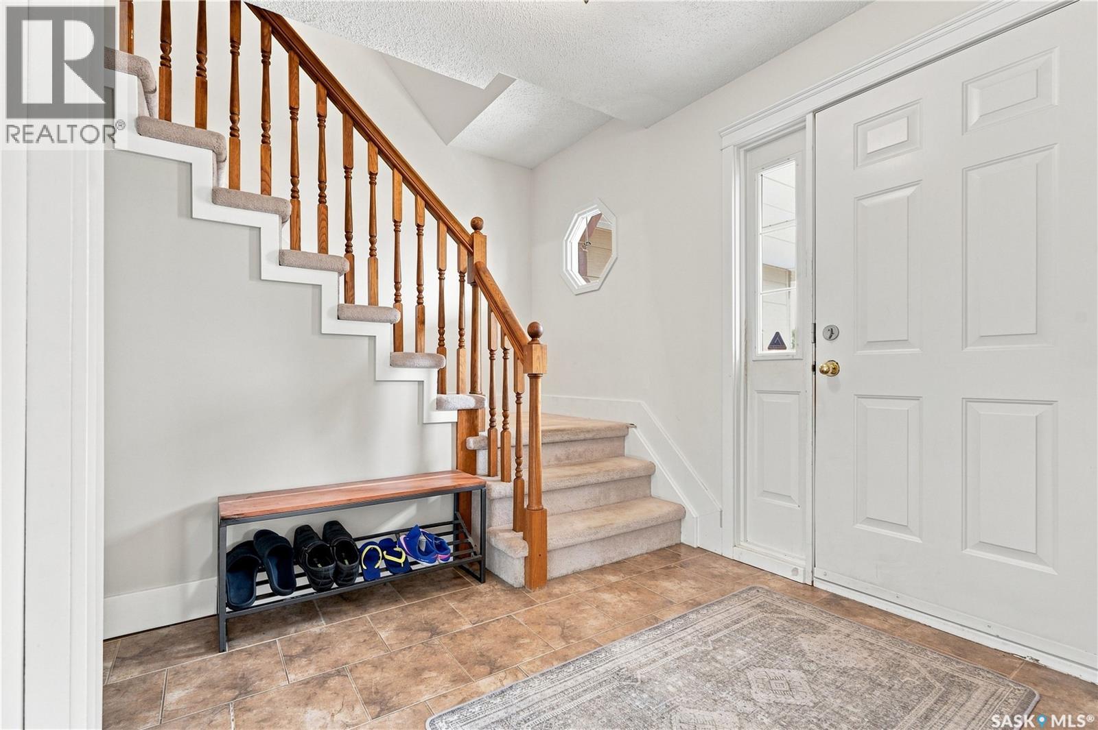 242 Auld CRESCENT - 4