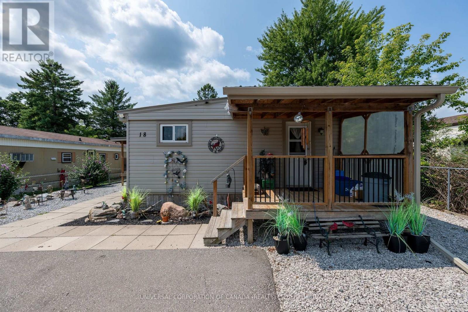 18 PINEVIEW STREET - 2