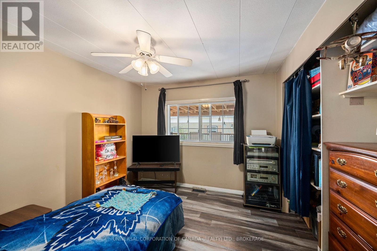 18 PINEVIEW STREET - 23
