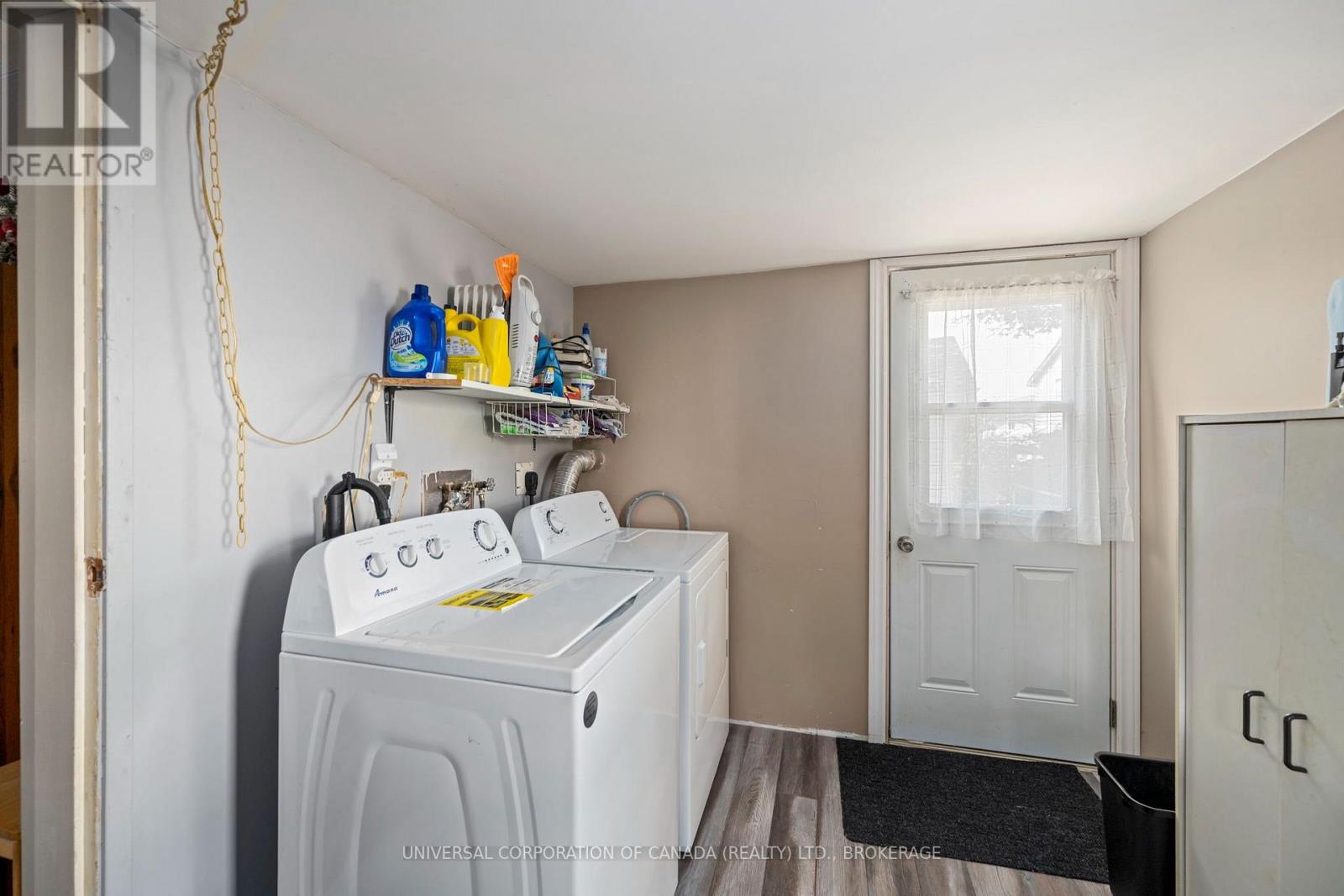 18 PINEVIEW STREET - 31